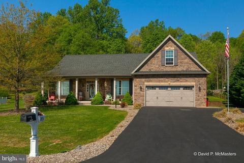 283 Crushed Apple Dr, Martinsburg, WV 25403