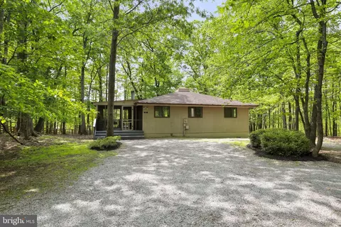 65 Pathfinder Ln, Hedgesville, WV 25427