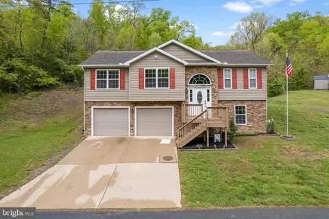 623 Currency Dr, Bunker Hill, WV 25413