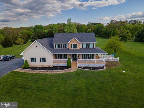 236 Stayman Dr, Falling Waters, WV 25419