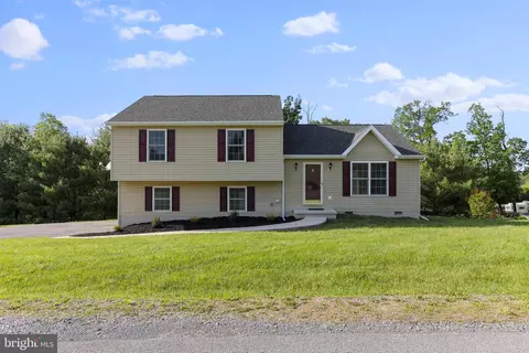 291 Michigan Dr, Falling Waters, WV 25419