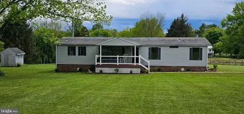134 Almost Heaven Rd, Falling Waters, WV 25419