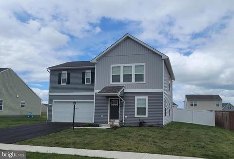 348 Eurasian Dr, Bunker Hill, WV 25413