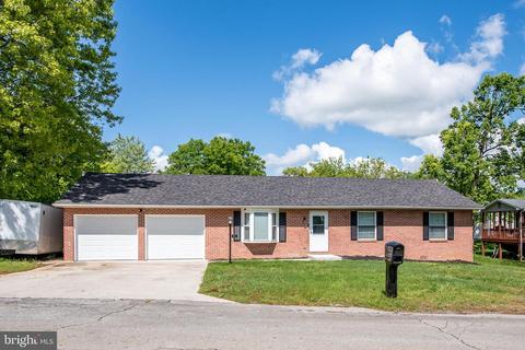 30 Ohio Ct, Inwood, WV 25428