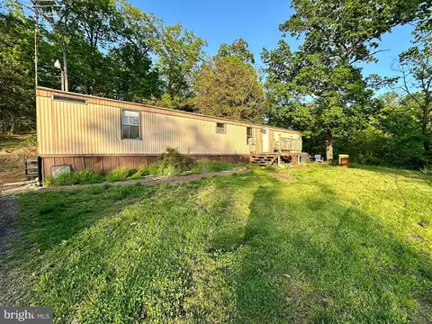 345 Currency Dr, Bunker Hill, WV 25413