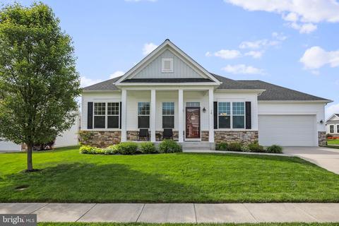 10 Nailsworth St, Martinsburg, WV 25405