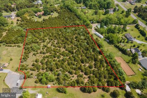 41 Schoppert Street, Falling Waters, WV 25419