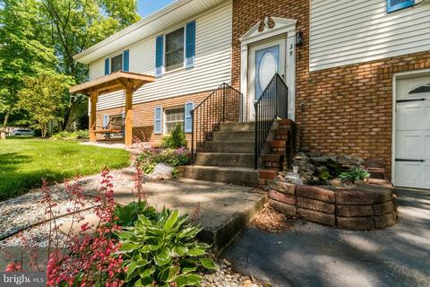 39 Logan Ct, Inwood, WV 25428