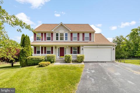 40 Devereaux Terrace Ct, Falling Waters, WV 25419