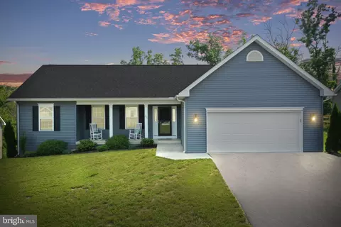 242 Quinella Ct, Martinsburg, WV 25404