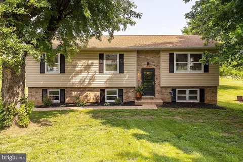 142 Cherokee Dr, Inwood, WV 25428