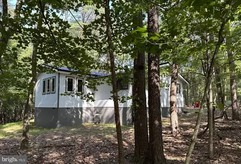 23 Autumn Ln, Hedgesville, WV 25427