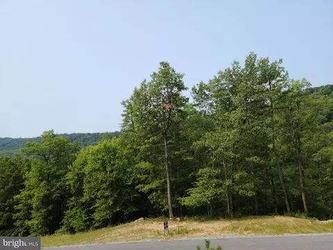 18 Moundbuilder Loop, Hedgesville, WV 25427