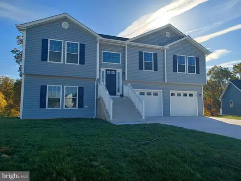 321 Equinox Way E, Martinsburg, WV 25401