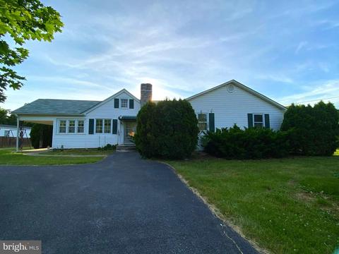 945 Rock Cliff Dr, Martinsburg, WV 25401