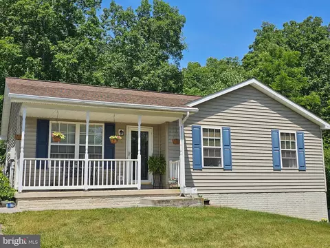 303 Longwood Dr, Bunker Hill, WV 25413