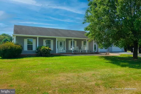 206 Blossom Dr, Martinsburg, WV 25405