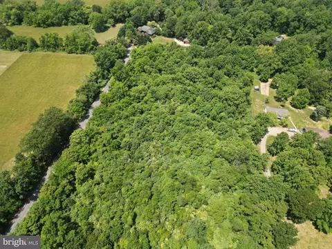 Whitings Neck Road, Martinsburg, WV 25404