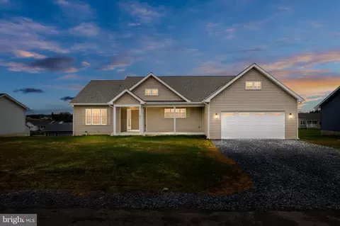 455 Spyglass Dr, Martinsburg, WV 25403