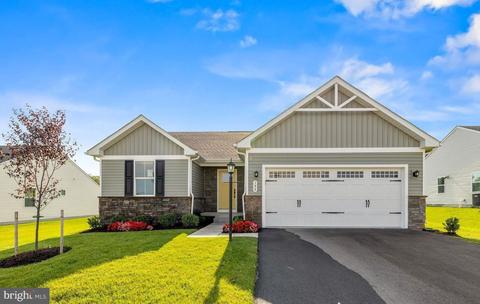 137 Tutbury Ln, Martinsburg, WV 25405