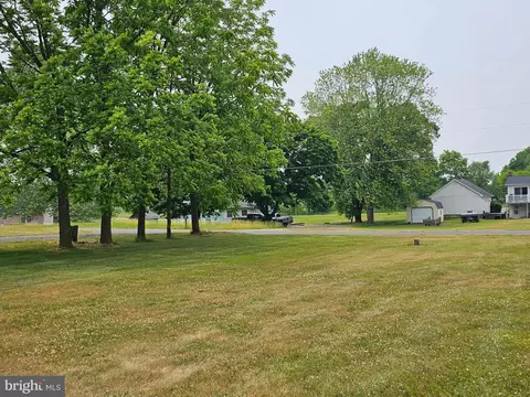 60 Weeping Willow Rd, Falling Waters, WV 25419 photo 3