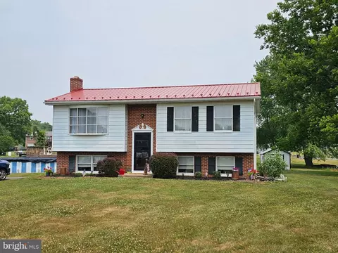 60 Weeping Willow Rd, Falling Waters, WV 25419 photo 2
