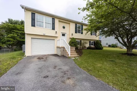 76 Arctic Ave, Hedgesville, WV 25427