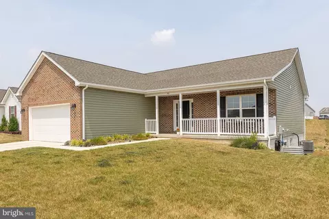 373 Heritage Hills Dr, Martinsburg, WV 25405