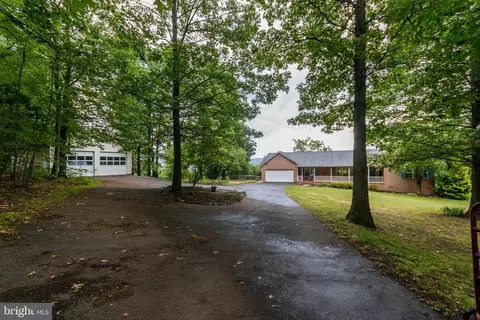 172 Shallow Creek Dr, Hedgesville, WV 25427