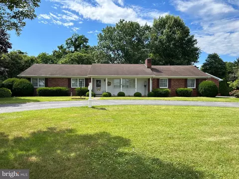 671 Ropp Dr, Martinsburg, WV 25403