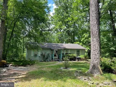 105 Peanut Trl, Gerrardstown, WV 25420