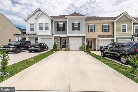 223 Charterhouse St, Falling Waters, WV 25419