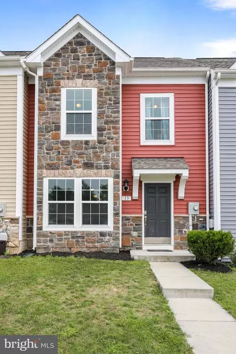 13 Darien Dr, Bunker Hill, WV 25413
