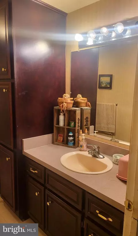 19 Regal Dr, Falling Waters, WV 25419 photo 10
