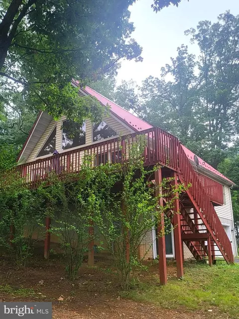 19 Regal Dr, Falling Waters, WV 25419