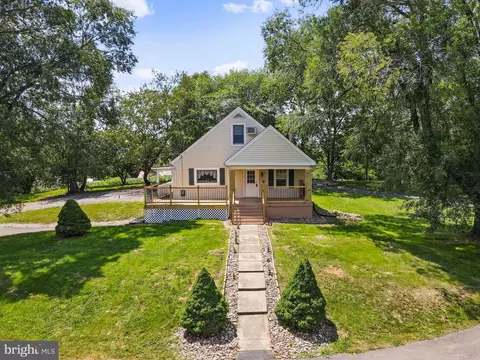 226 Stribling Rd, Martinsburg, WV 25403
