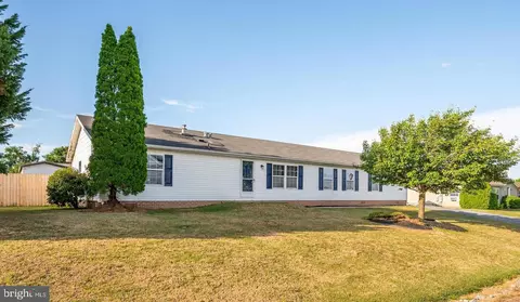 50 Thayers Gull Dr, Martinsburg, WV 25405