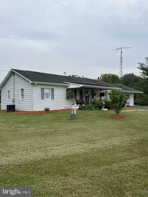 4138 Apple Harvest Dr, Glengary, WV 25421