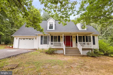 135 Poets Ln, Inwood, WV 25428