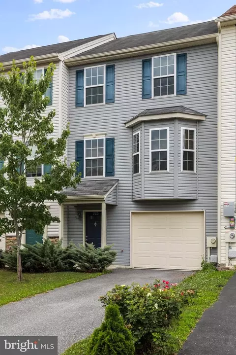 225 Morlatt Ln, Martinsburg, WV 25404