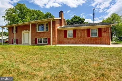 9002 Williamsport Pike, Falling Waters, WV 25419