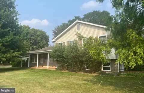 488 Quaint Swan Dale Dr, Martinsburg, WV 25404
