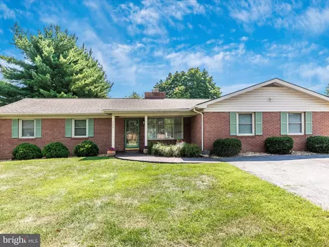 280 Botany Dr, Martinsburg, WV 25404