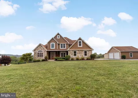 724 Slonaker Ln, Martinsburg, WV 25405