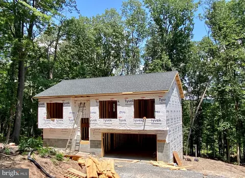 398 Dewdrop Ln, Hedgesville, WV 25427