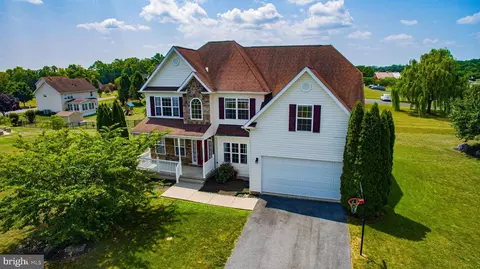 14 Prune Ln, Martinsburg, WV 25403