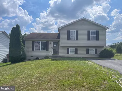 176 Moonlight Ln, Martinsburg, WV 25404