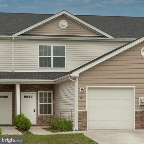 27 Beaulah Ct, Bunker Hill, WV 25413