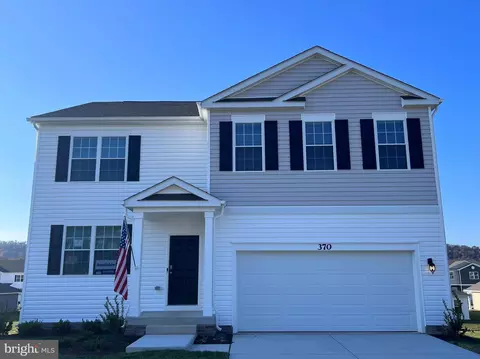 370 Aylesbury Ln, Martinsburg, WV 25403
