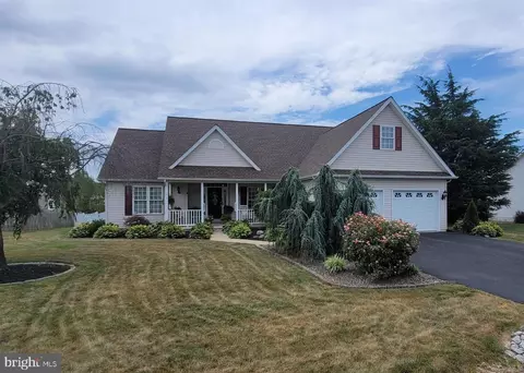 55 Oberlin Dr, Falling Waters, WV 25419